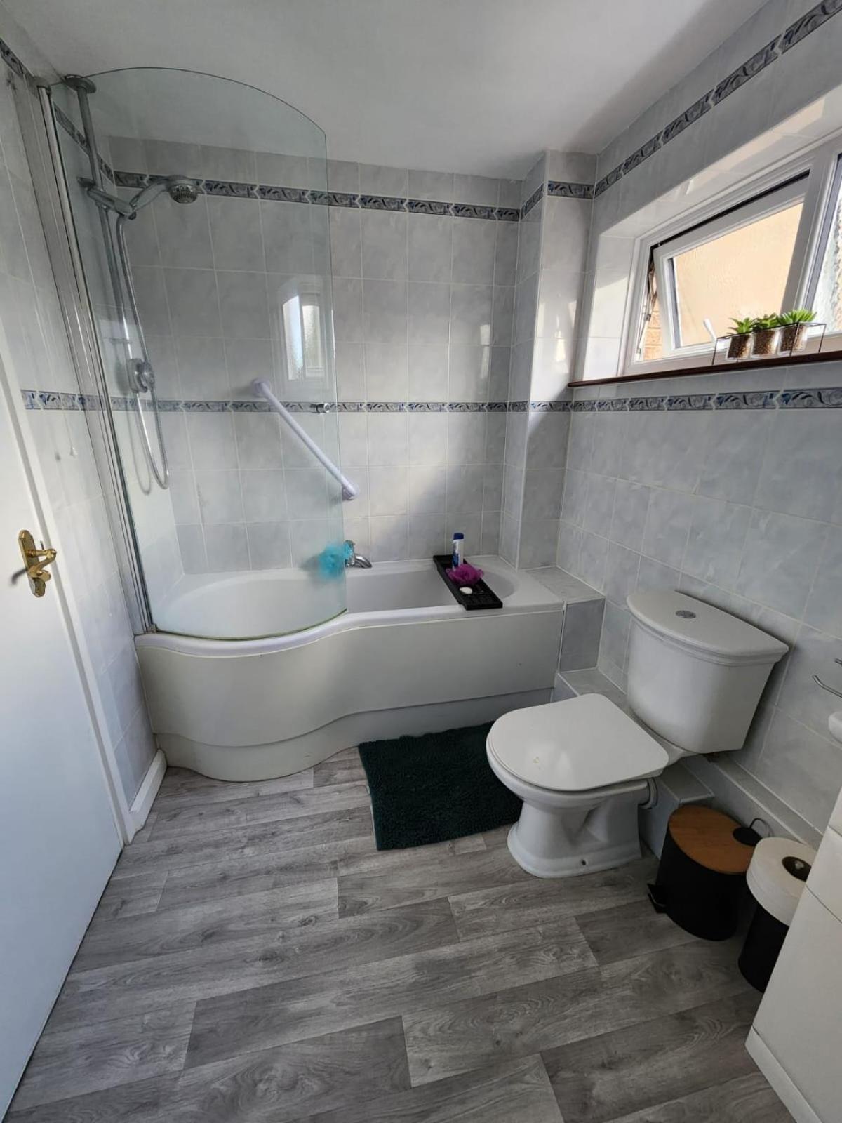 Double Room In Crawley,Gatwick,West Sussex Ifield エクステリア 写真