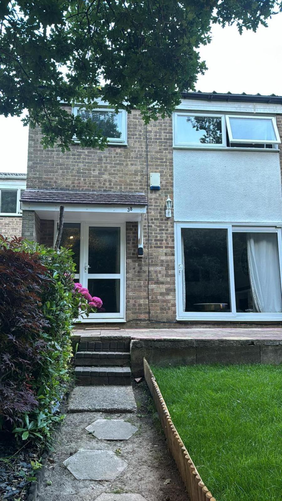 Double Room In Crawley,Gatwick,West Sussex Ifield エクステリア 写真